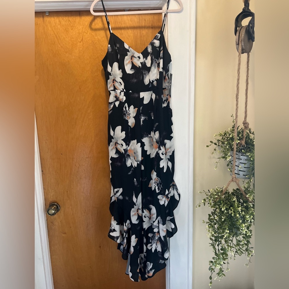 NWT Lulus Black & Floral Ruffle Leg Jumpsuit Size Medium